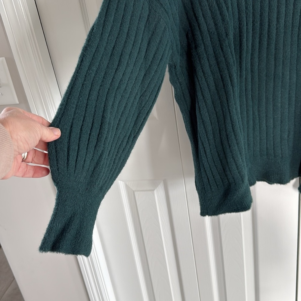 NWT Aerie Women's Spruce Green Super Soft Ribbed Knit Pullover Sweater - Size M - Picture 3 of 8